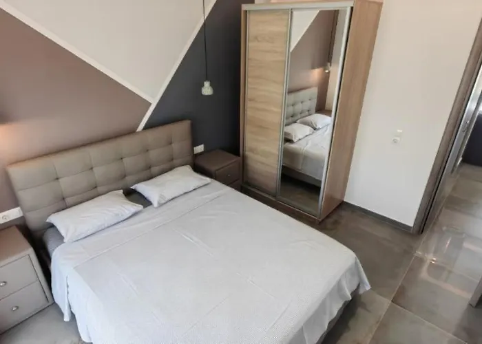 Theasis 2 * Неос-Мармарас