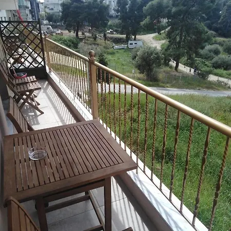 Theasis 2 * Neos Marmaras