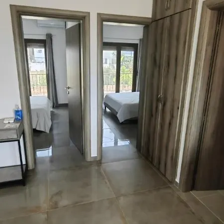 Prázdninový dům Theasis 2 *