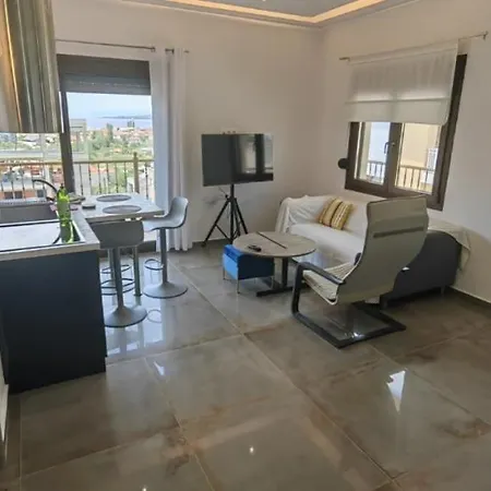 Prázdninový dům Theasis 2 *