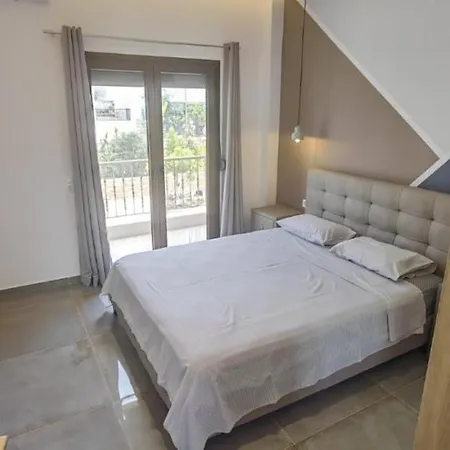 Theasis 2 * Neos Marmaras