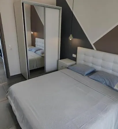 Prázdninový dům Theasis 2 *