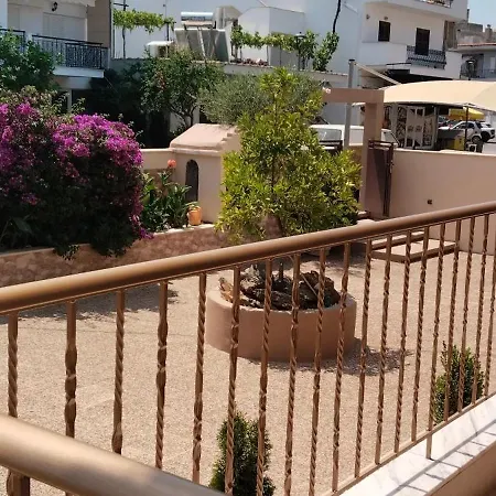 Prázdninový dům Theasis 2 *